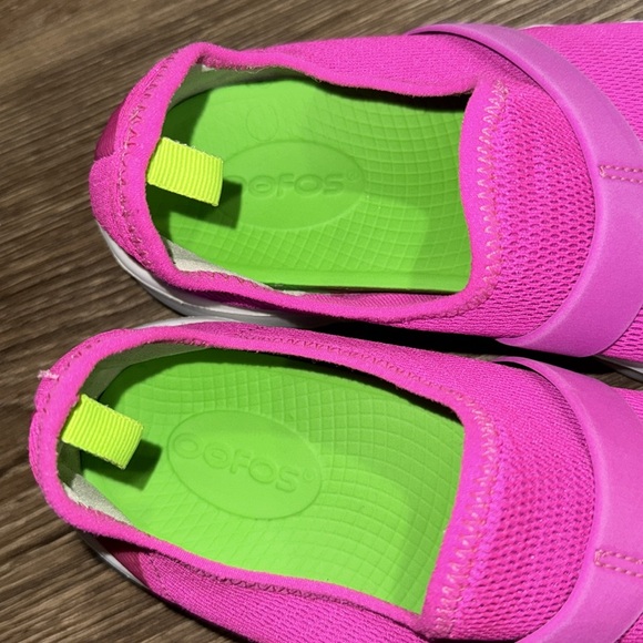 Oofos Pink Slip-On Shoes size 6 women’s EUC - Picture 2 of 6